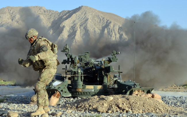 Обои картинки фото оружие, пушки, ракетницы, солдат, артилерия