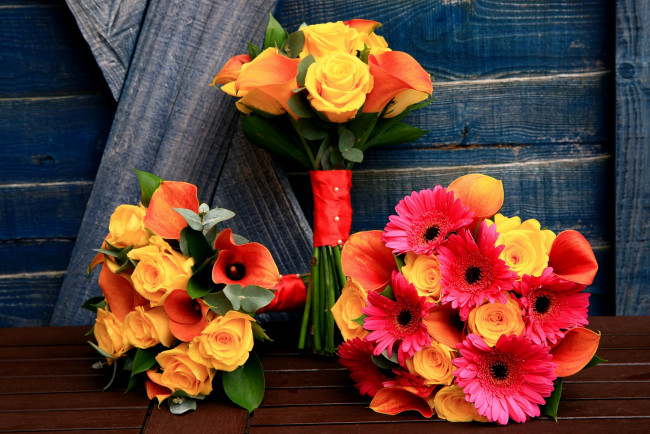 Обои картинки фото цветы, букеты, композиции, герберы, розы, каллы