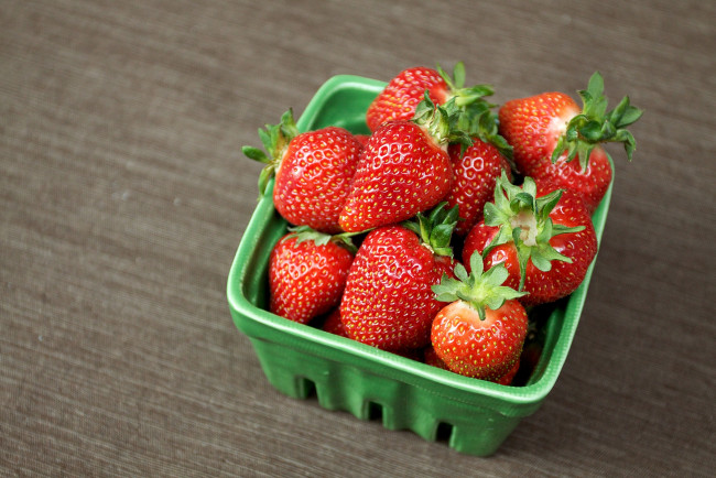 Обои картинки фото еда, клубника, земляника, красный, ящичек