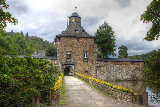 Обои картинки фото замок, krottorf, германия, города, дворцы, замки, крепости, река, мост, деревья