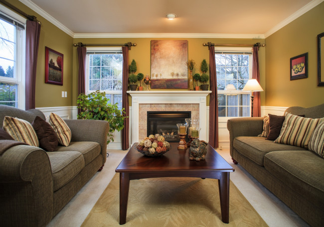 Обои картинки фото интерьер, гостиная, диваны, столик, камин