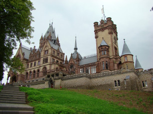 Картинка замок+drachenburg+++германия города замки+германии лестница drachenburg замок германия