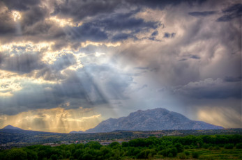 Картинка природа облака небо луг лучи