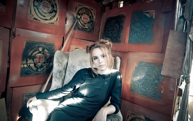 Обои картинки фото bridgit mendler,  photoshoot 2018, девушки, bridgit claire mendler, молодая, девушка, голливуд, американская, актриса, фотосессия, 2018, бриджит, мендлер