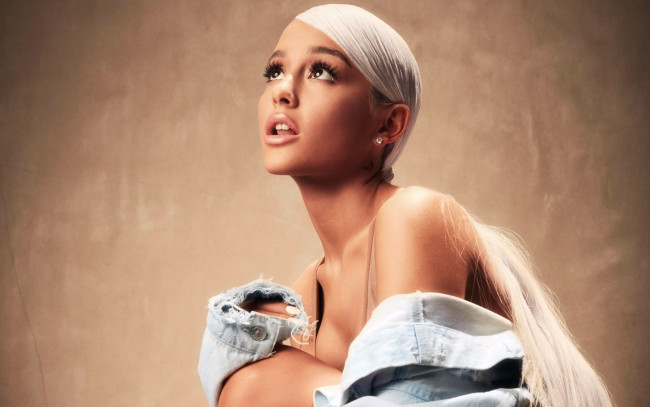 Обои картинки фото девушки, ariana grande, блондинка, куртка