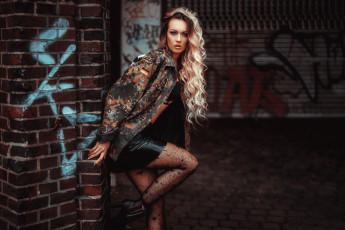 Картинка olya+alessandra девушки оля+алессандра olya alessandra девушка модель блондинка красотка стройная сексуальная поза причёска макияж наряд костюм мода одежда реклама