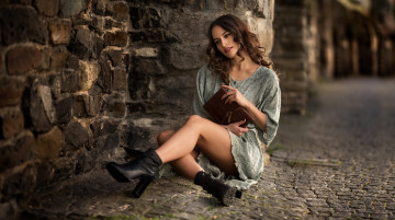 обоя девушки, - брюнетки,  шатенки, девушка, модель, брюнетка, красотка, стройная, флирт, поза, сексуальная, причёска, макияж