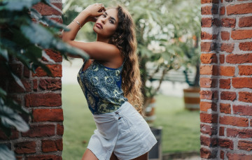 обоя sheila sanko, девушки, sheila, sanko, девушка, модель, брюнетка, красотка, красавица, стройная, сексуальная, поза, флирт, причёска, макияж