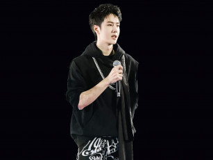 обоя мужчины, wang yi bo, актер, певец, микрофон