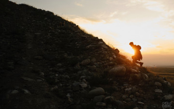 Картинка мужчины xiao+zhan силуэт гора закат