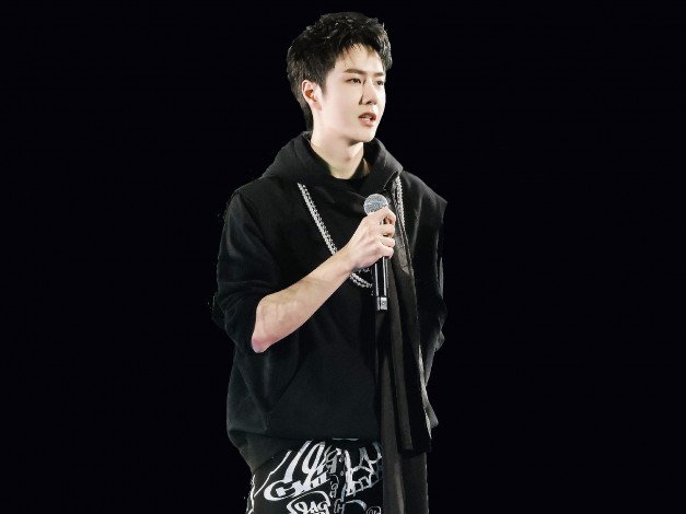 Обои картинки фото мужчины, wang yi bo, актер, певец, микрофон