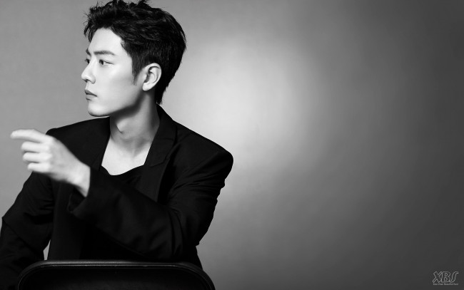 Обои картинки фото мужчины, xiao zhan, актер, пиджак, стул