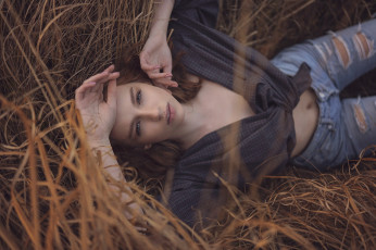 Картинка бестия девушки -+брюнетки +шатенки девушка женщина шатенка темноволосая сексуальная модель звезда позирует разная обувь верхняя стильная одежда нижнее эротическое бельё трусы лифчик колготки чулки аксессуары макияж и множество элементов на фотографии