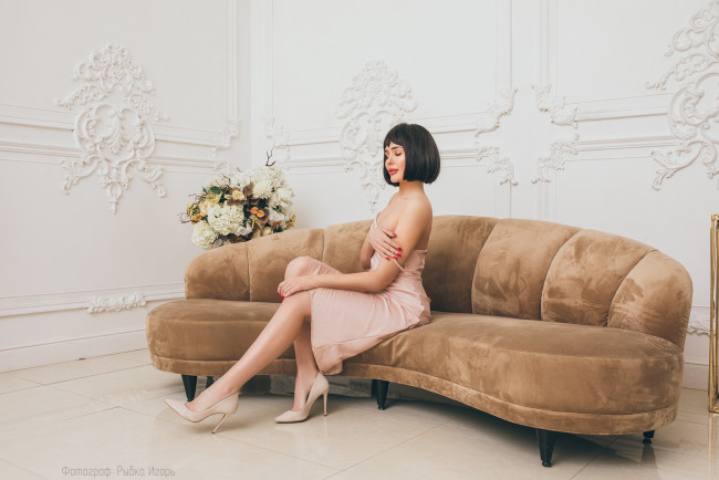 Обои картинки фото бестия, девушки, - брюнетки,  шатенки, девушка, женщина, брюнетка, темноволосая, сексуальная, модель, звезда, позирует, разная, обувь, верхняя, стильная, одежда, нижнее, эротическое, бельё, трусы, лифчик, колготки, чулки, аксессуары, макияж, и, множество, элементов, на, фотографии