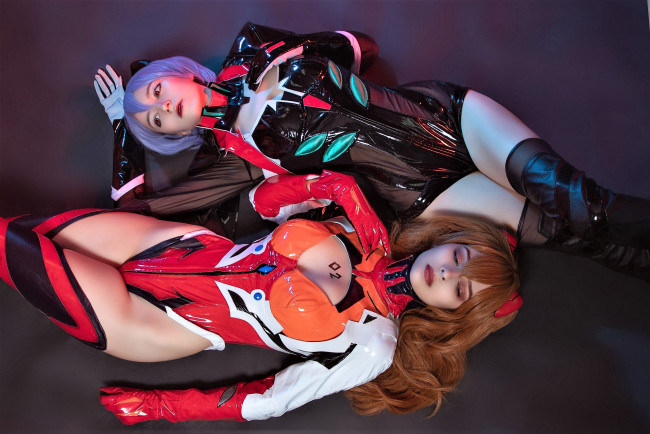 Обои картинки фото momo, девушки, образы, костюмы, подруги