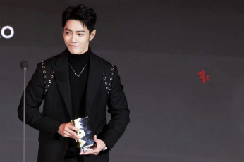 Картинка мужчины xiao+zhan актер пиджак микрофон