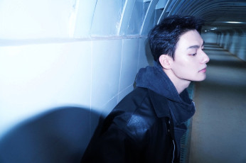 Картинка мужчины wang+zhuocheng актер капюшон куртка тоннель