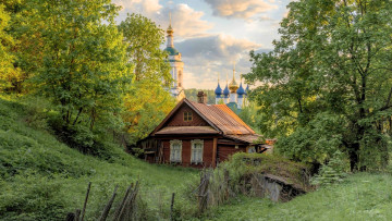 обоя города, - здания,  дома, деревья, овраг, трава, избушка, домик, собор