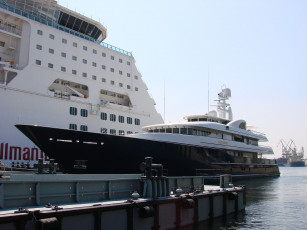 Картинка корабли разные вместе лайнер яхта причал