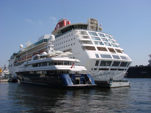 Обои картинки фото корабли, разные, вместе, лайнер, яхта