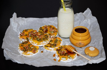 Картинка еда пироги мед бутылка молоко выпечка