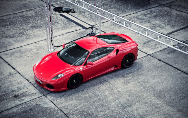 Обои картинки фото автомобили, ferrari, f430, площадка, spyder, феррари, красный, провода