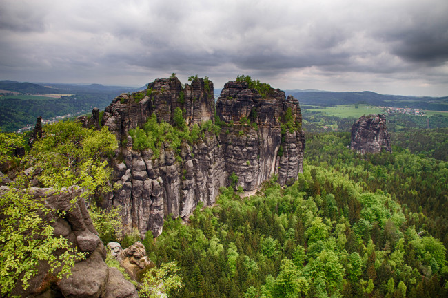 Обои картинки фото природа, пейзажи, лес, скала, равнина