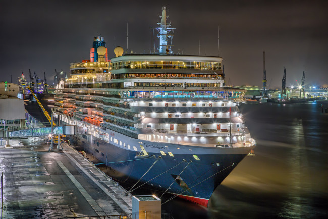 Обои картинки фото queen elizabeth  hamburg, корабли, лайнеры, лайнер, круиз