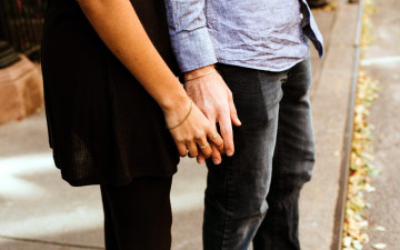 Картинка разное руки жест кольца браслеты