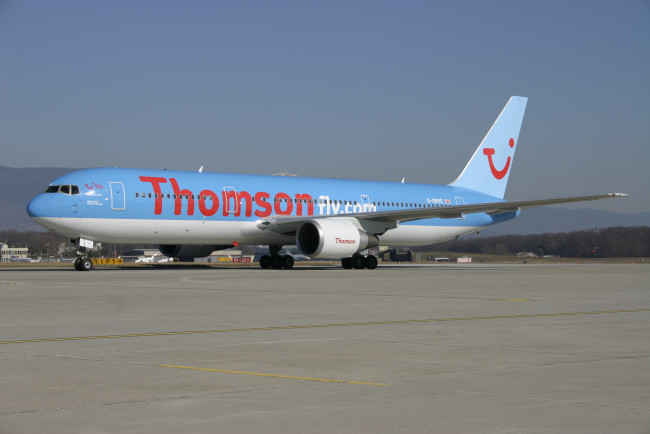 Обои картинки фото авиация, пассажирские самолёты, аэродром, пассажирский, самолёт