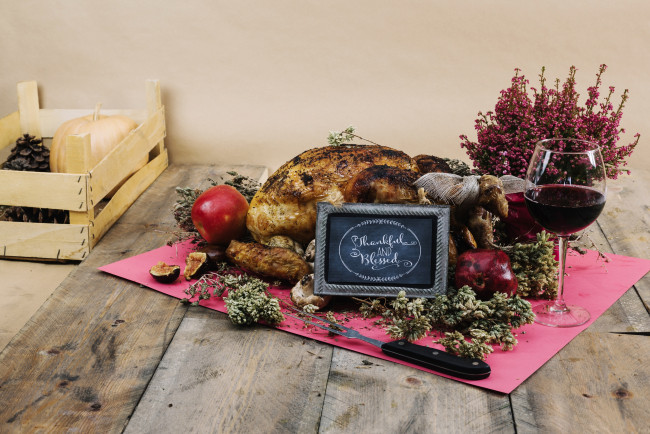 Обои картинки фото еда, мясные блюда, праздник, вино, бокал, курица