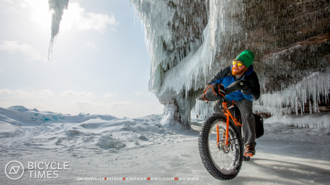 Обои картинки фото календари, техника,  корабли, велосипед, мужчина, снег