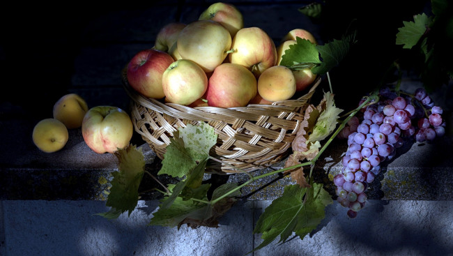 Обои картинки фото еда, фрукты,  ягоды, виноград, яблоки