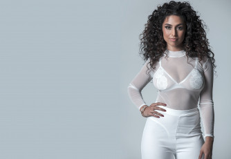 Картинка robin+roxette девушки robin roxette поза фотография белый певица брюнетка красотка модель девушка