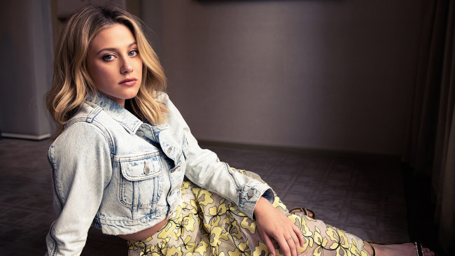 Обои картинки фото lili reinhart  , 2019, девушки, lili reinhart, лили, паулина, рейнхарт, американская, актриса, блондинка, девушка