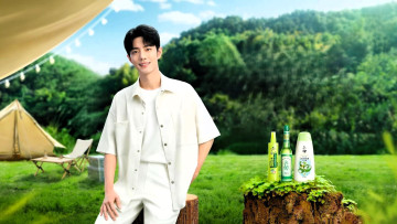 Картинка мужчины xiao+zhan актер костюм пень косметика палатка лес