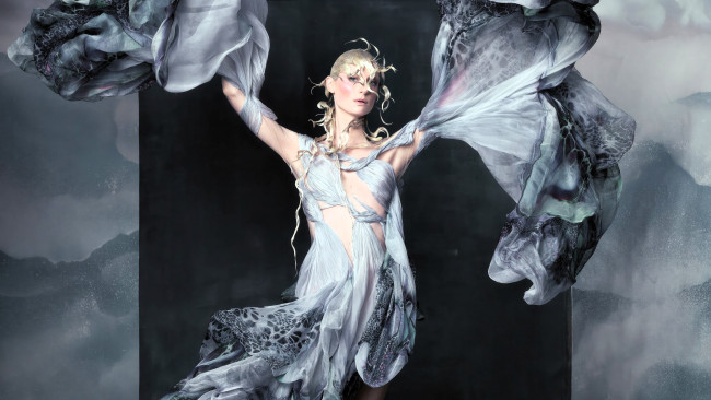 Обои картинки фото девушки, elizabeth debicki, актриса, блондинка, платье, рукава