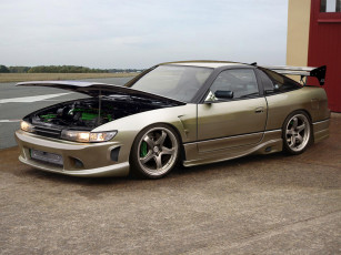 Картинка автомобили nissan datsun