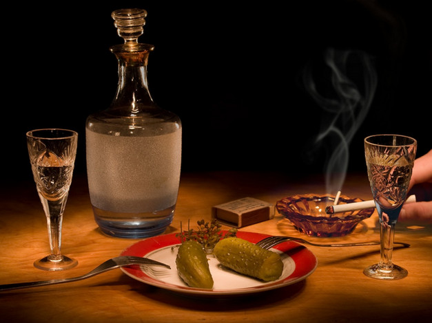 Обои картинки фото с@нёк, размышления, кризисе, водке, за, 62, еда, натюрморт