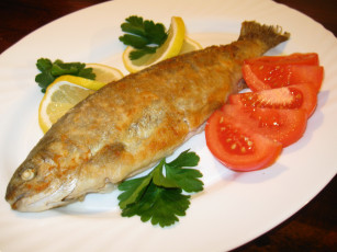 Картинка еда рыбные блюда морепродуктами рыба лимон помидоры петрушка томаты