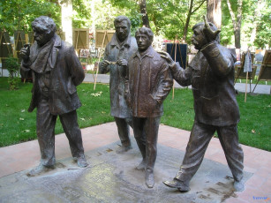 Картинка города памятники скульптуры арт объекты мужчины ереван армения