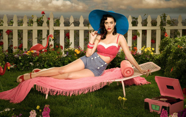 Обои картинки фото музыка, katy, perry, шляпа, очки, браслеты