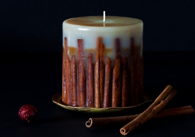 Обои картинки фото разное, свечи, корица, большой, свеча, фитиль