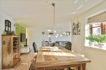 Картинка интерьер другое люстра комната стол