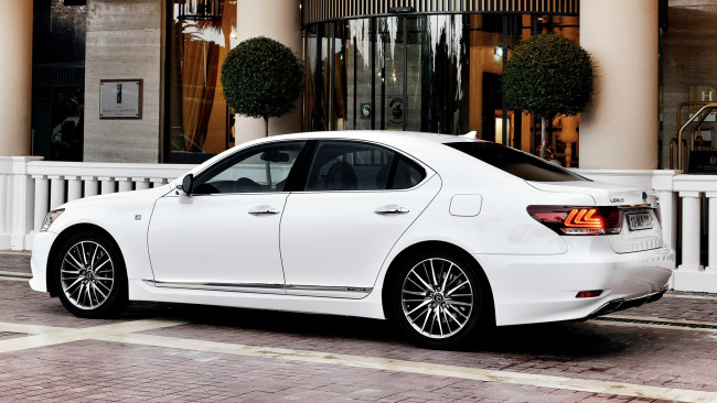 Обои картинки фото lexus, ls, автомобили, автомобиль, стиль, мощь, скорость