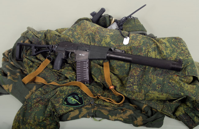 Обои картинки фото оружие, автоматы, ас, вал, рация, жетон