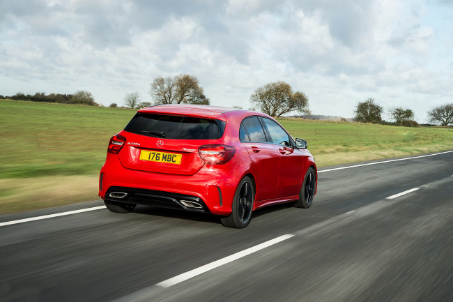 Обои картинки фото автомобили, mercedes-benz, a, 220, d, uk-spec, 4matic, amg, line, красный, 2015г, w176