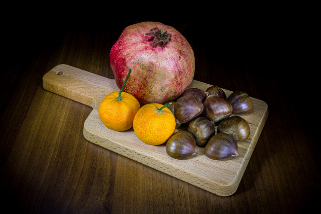 Обои картинки фото еда, разное, мандарины, гранат, каштаны