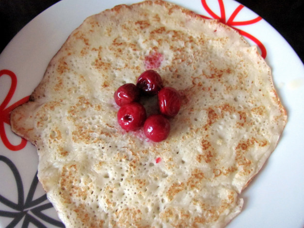 Обои картинки фото еда, блины,  оладьи, блинчик, вишни