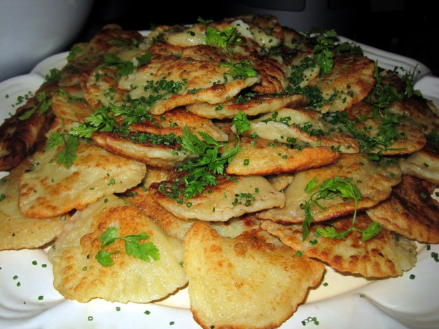 Обои картинки фото еда, блины,  оладьи, зелень, оладьи